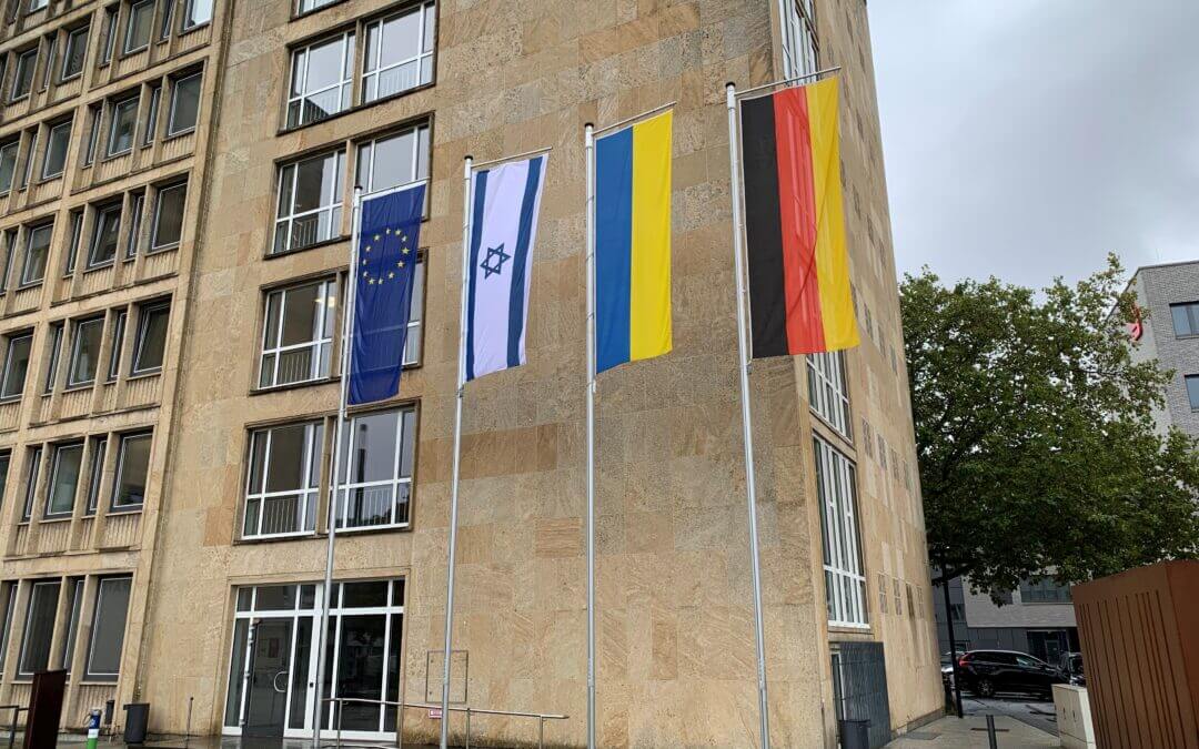 Israel-Flagge am Gütersloher Rathaus gesetzt