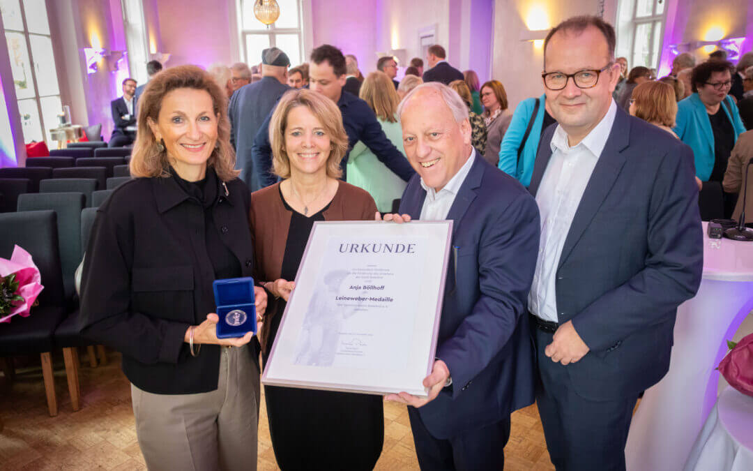 Leineweber-Medaille für besondere Netzwerkerin