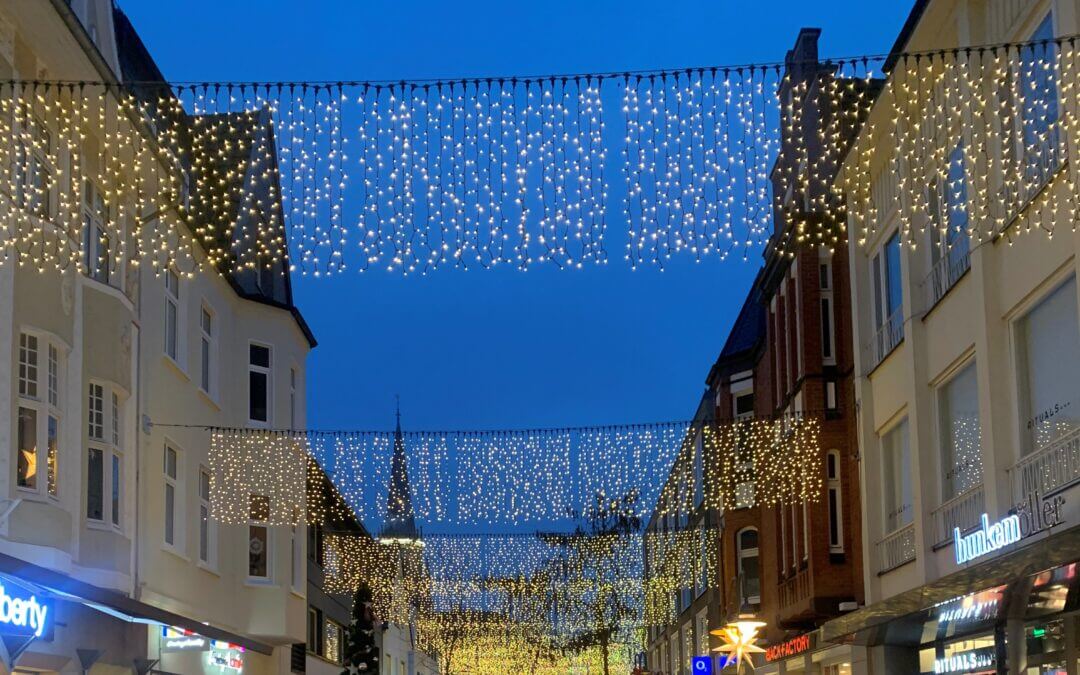 Winterlicht erhellt die Gütersloher Fußgängerzone