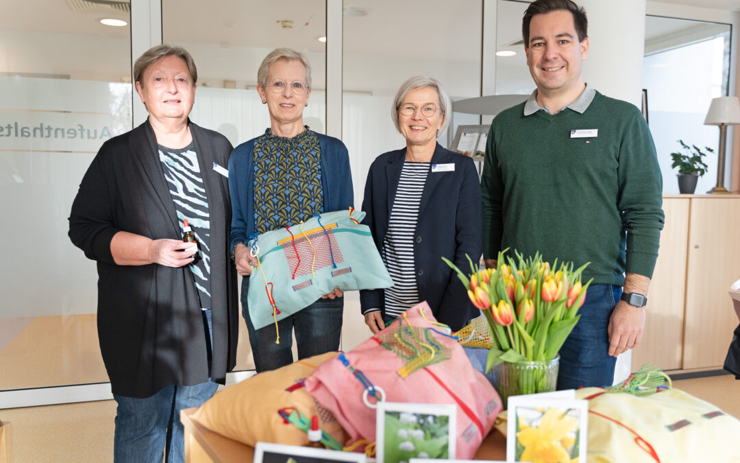 Ulrich Bongartz-Stiftung spendet für die ehrenamtlichen Patientenbegleiter im Klinikum Gütersloh