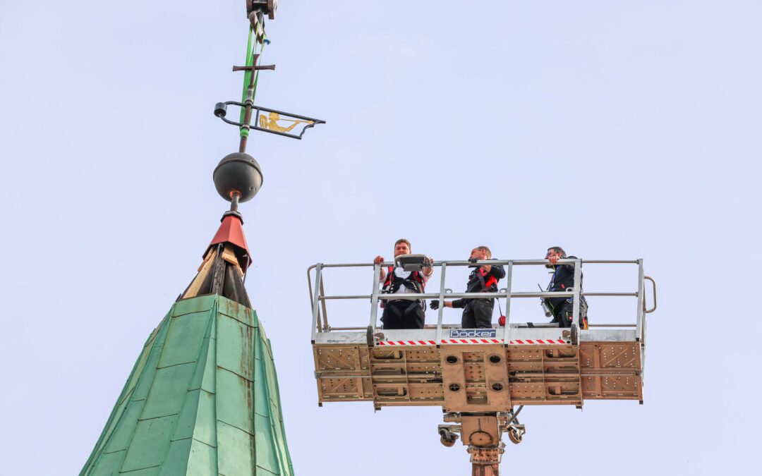 Historischer Engel zeigt wieder die Windrichtung an