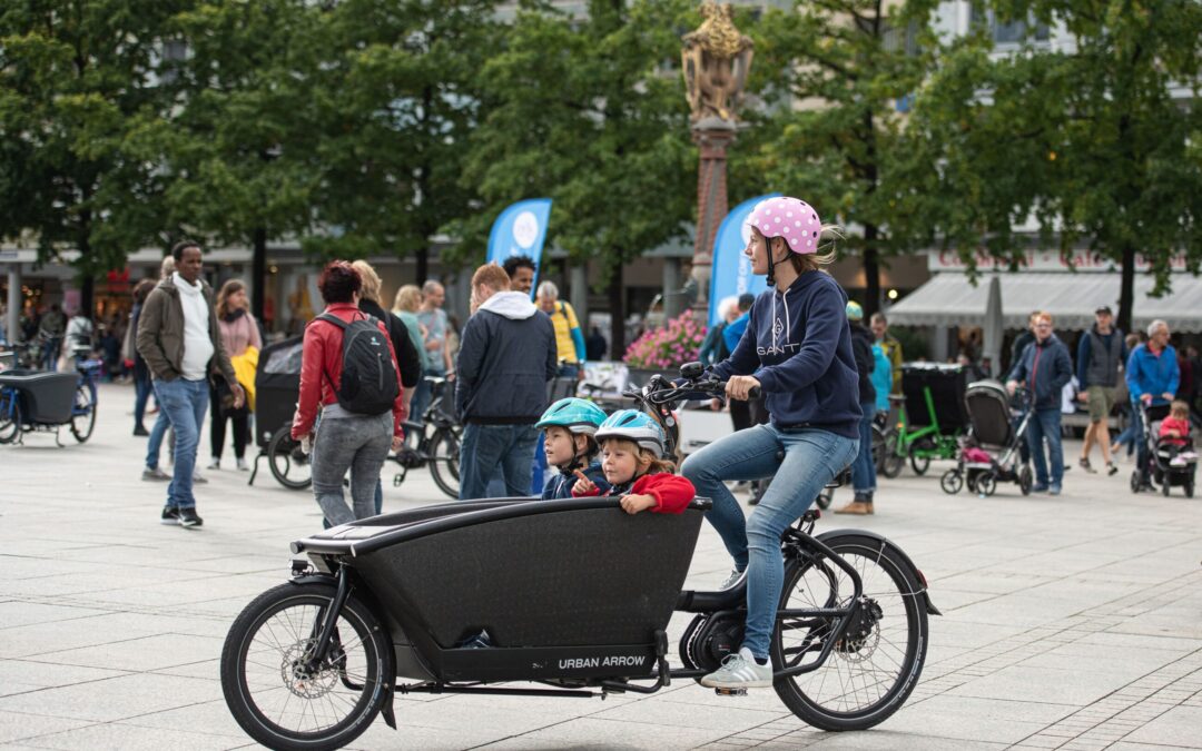 Schon mal E-Lastenrad gefahren? Kostenloser Test auf dem Rathausvorplatz