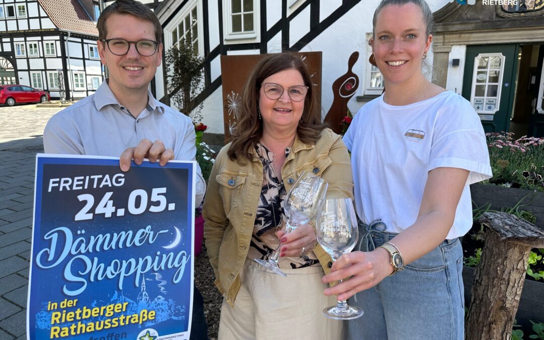 Beim Dämmershopping ein Glas Wein genießen