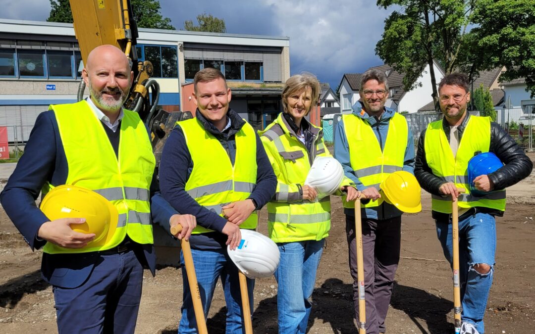 Erster Spatenstich für den Neubau der Grundschule Neißeweg