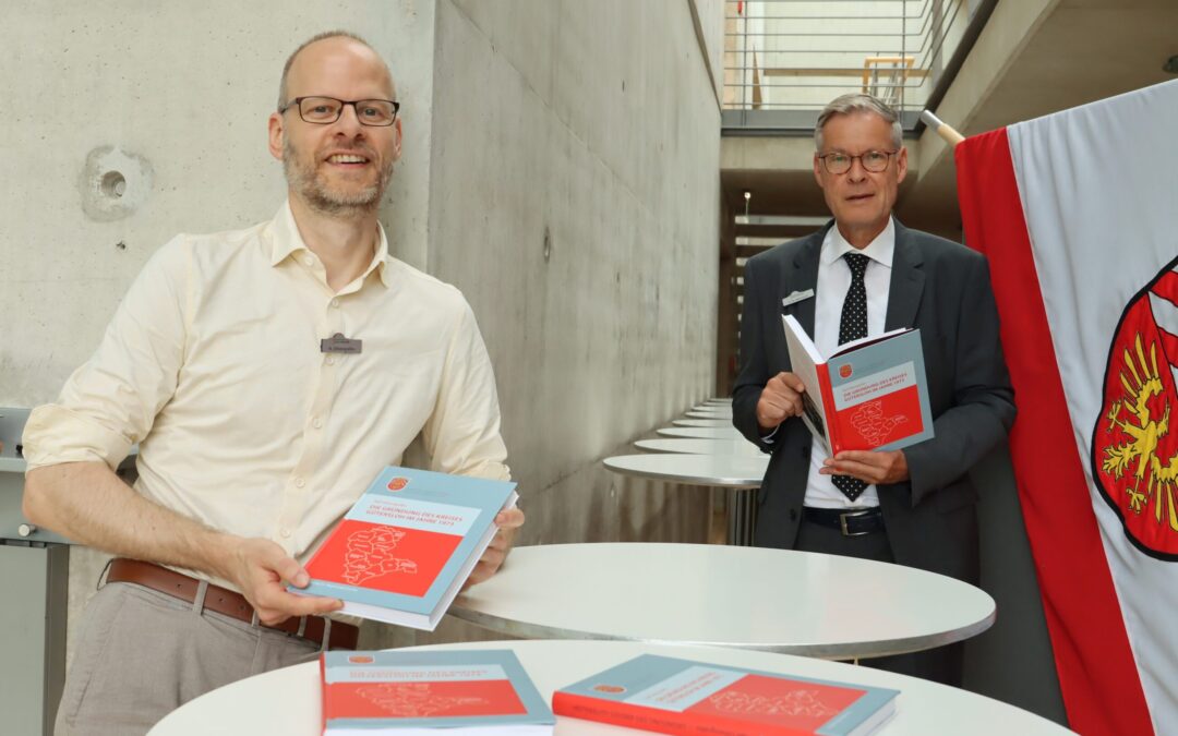 Die Gründung des Kreises Gütersloh zwischen zwei Buchdeckeln