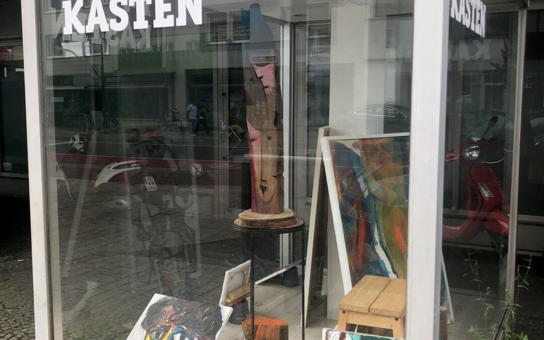 Neue „Kunst im Kasten“ vor dem Gütersloher Rathaus: