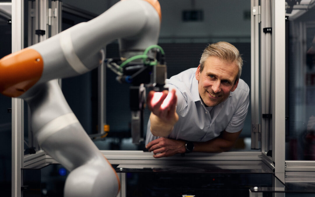 HSBI-Team entwickelt Plattform, die Störungen von Maschinen vorhersagt und – das ist neu – Handlungsempfehlung gibt