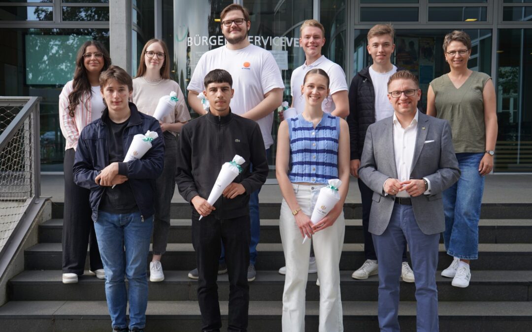 Acht neue Auszubildende starten bei der Stadt Verl ins Berufsleben