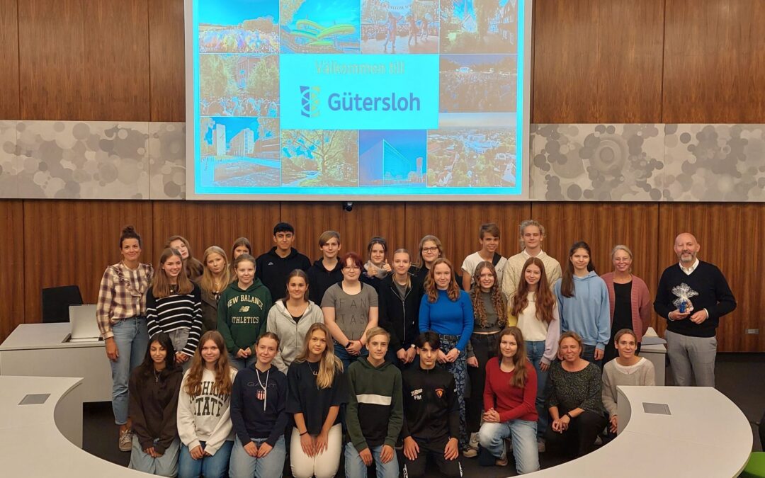 Schülergruppe aus Åkersberga zu Besuch im Ratssaal