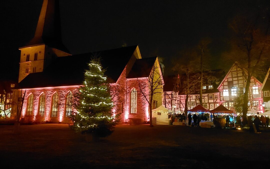 Willkommen auf dem Weihnachtsmarkt für den guten Zweck