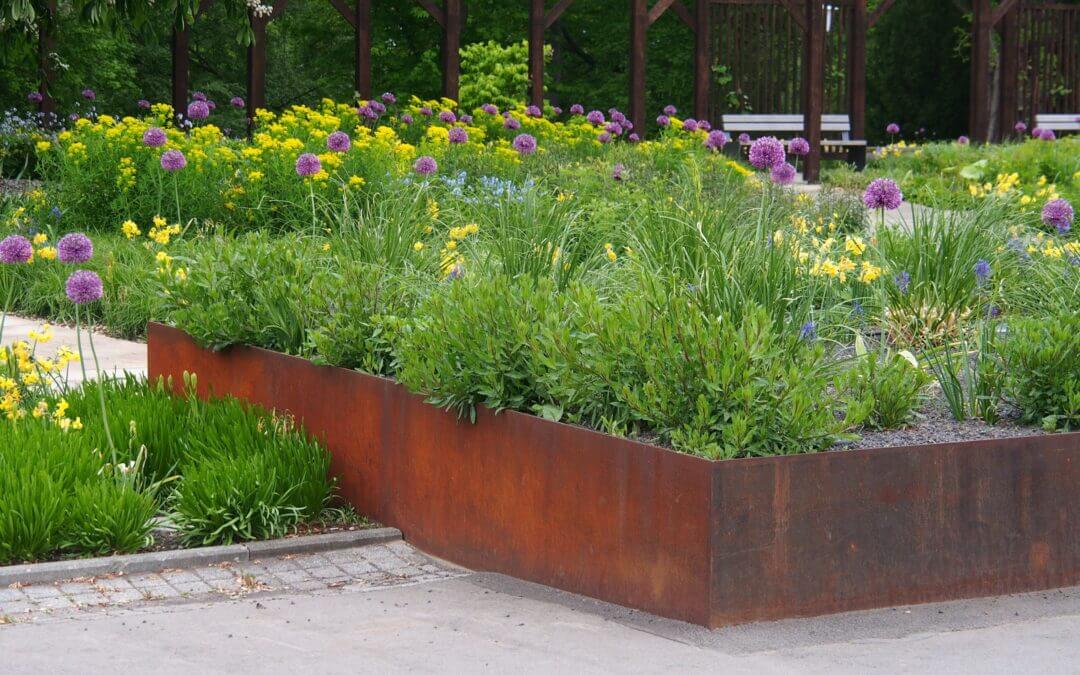 Lebendige Gärten: Gärtnern im Hochbeet