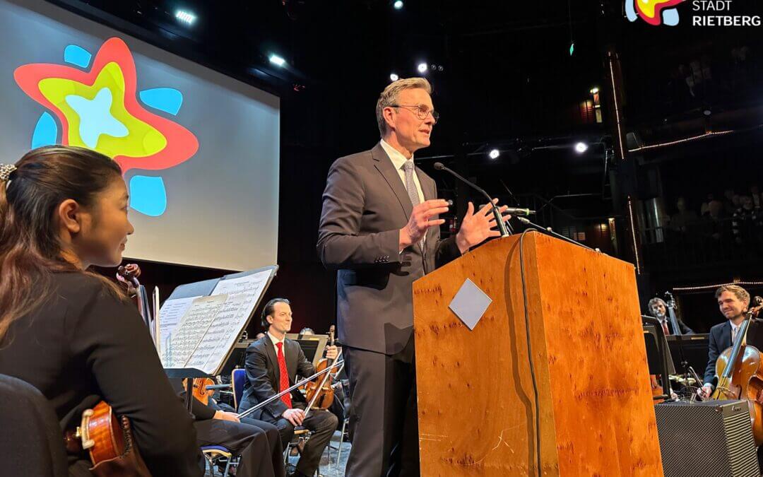 Mit „Strauss und Braus“ geht´s ins neue Jahr