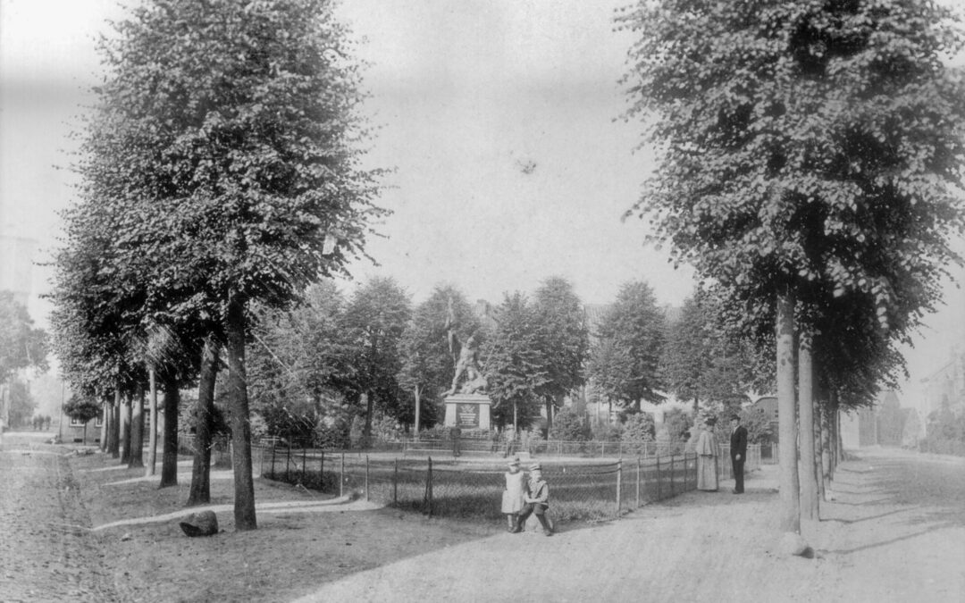 EIN DREIECK VOLLER GESCHICHTEN