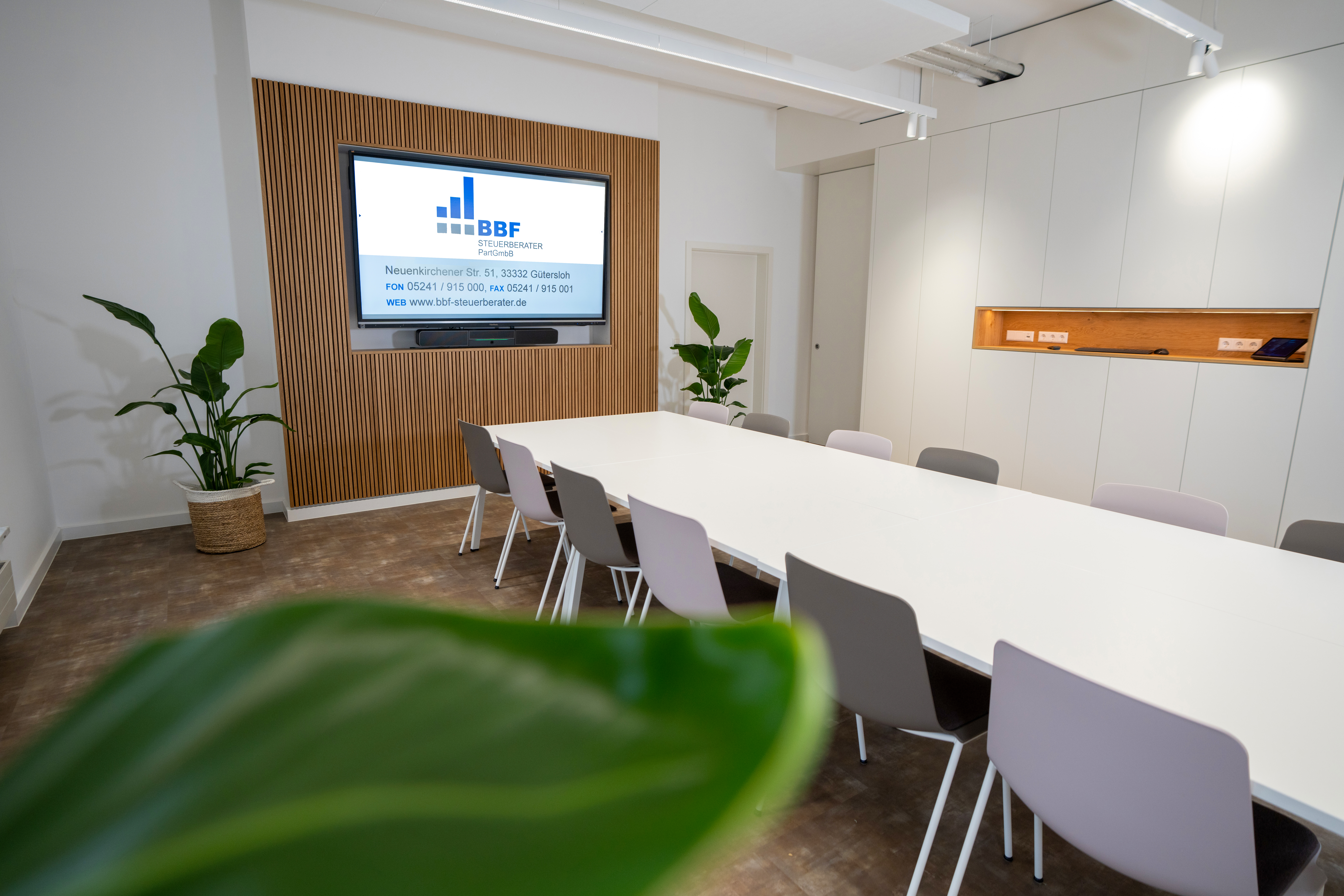 HIER WIRD ZUFRIEDENHEIT GROSSGESCHRIEBEN