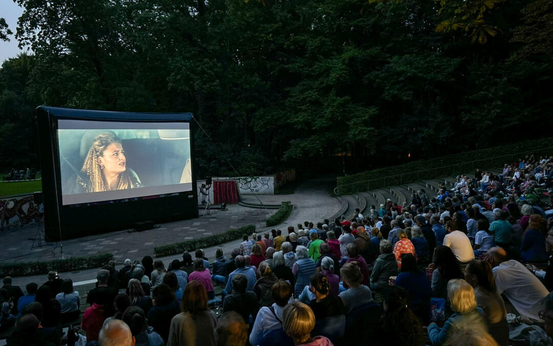Open Air Kino im Mohns Park