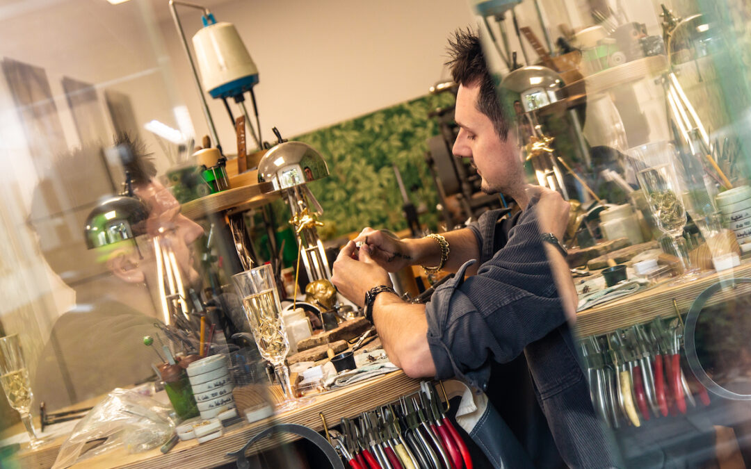 SEI DEINES GLÜCKES SCHMIED