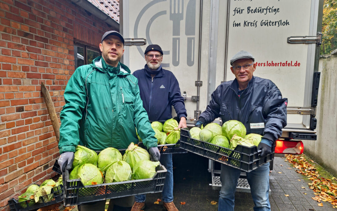 Stadt spendet Kohl aus dem Botanischen Garten an die Gütersloher Tafel