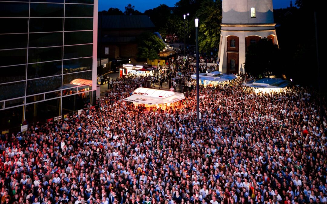 PUBLIC VIEWING  NÖÖÖÖÖÖÖÖÖÖ…